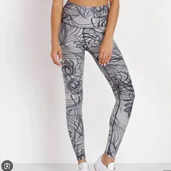 Beyond Yoga Womens Flip It And Reverse It Leggings | Desertcart INDIA XS - Picture 2 of 4